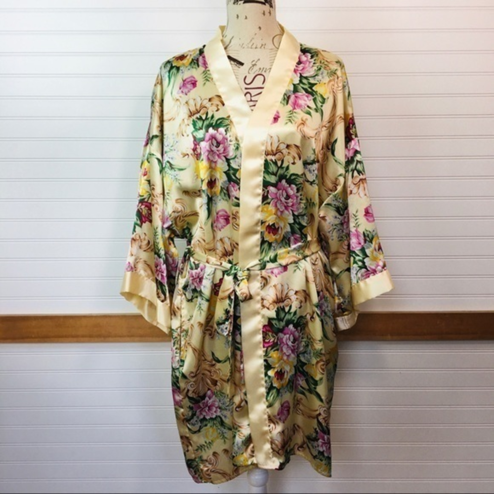 Victoria Secrets Vintage Yellow Floral Robe Size Large‎ G1